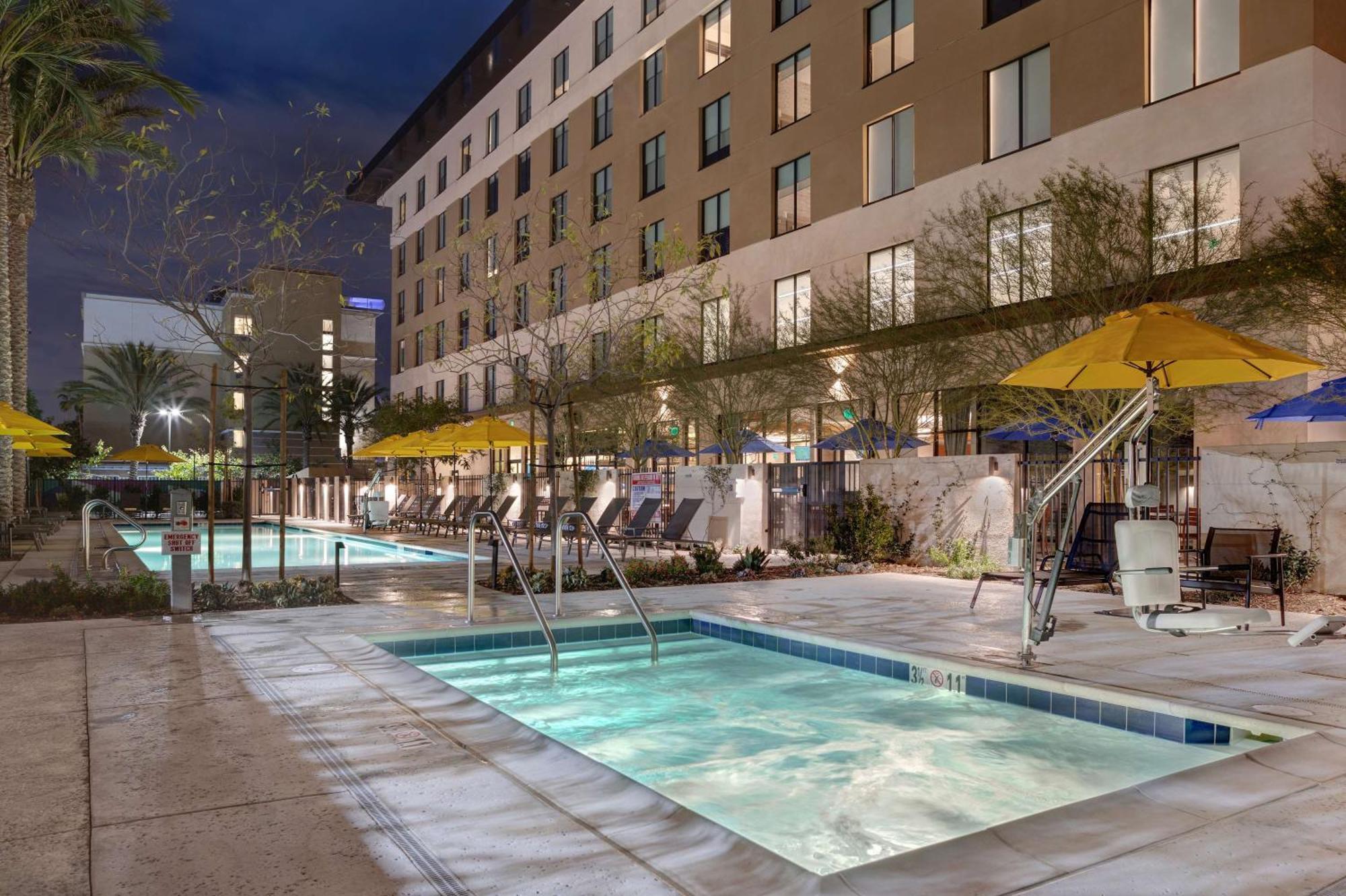Hilton Garden Inn Anaheim Resort Buitenkant foto
